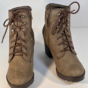Women's brown suede boots size 6.5